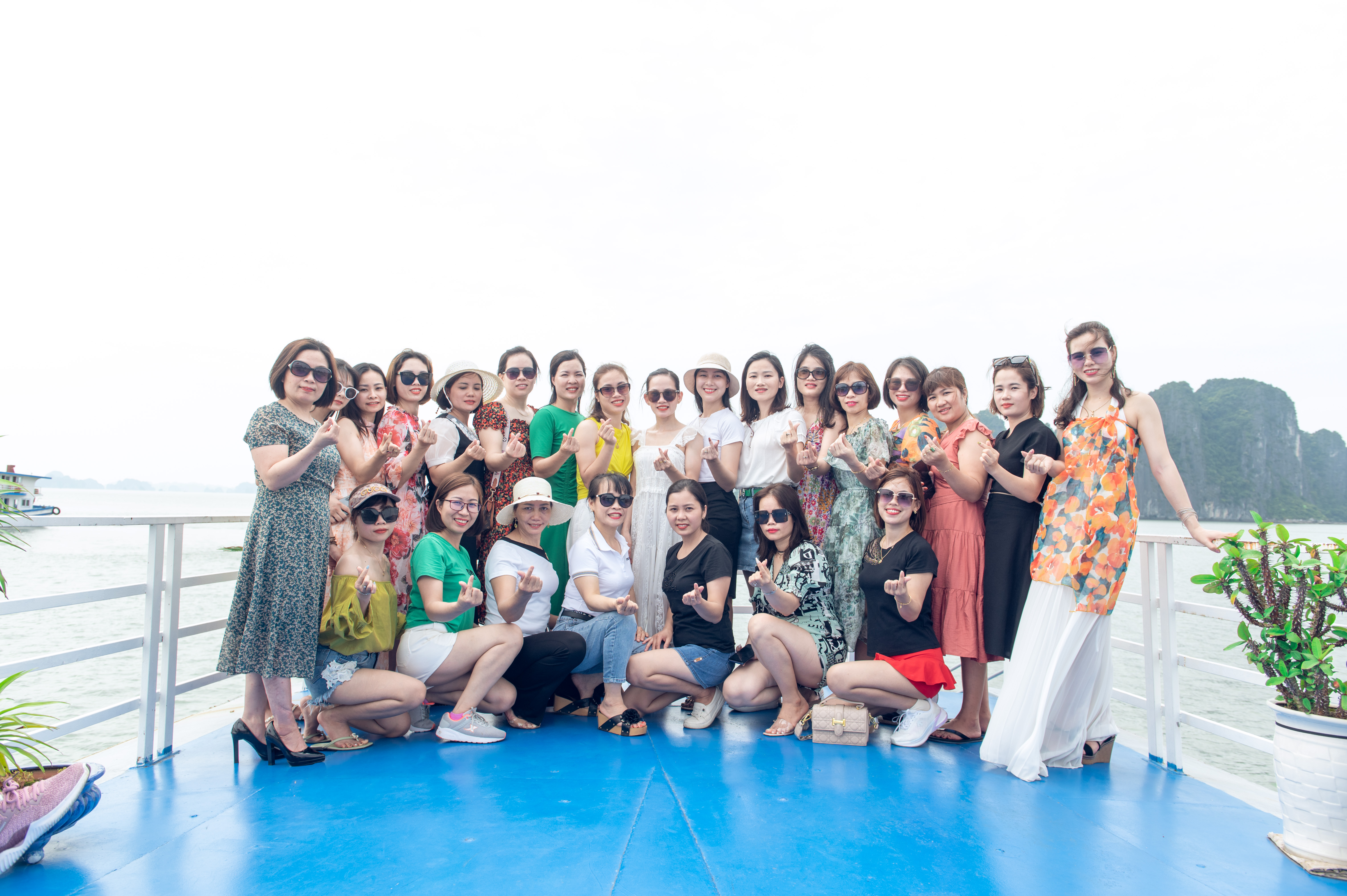 tan-vi-yen-tham-gia-chuong-trinh-du-lich-ha-long11