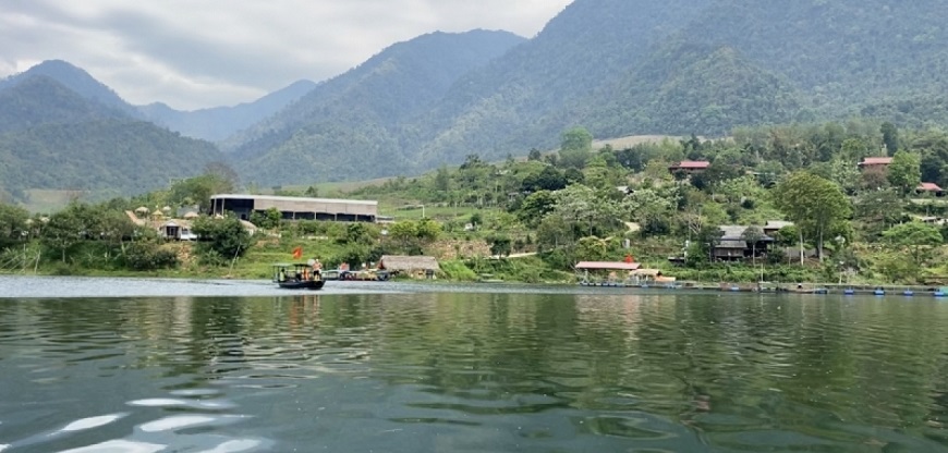 ben-thuyen-ho-suoi-chieu-son-la