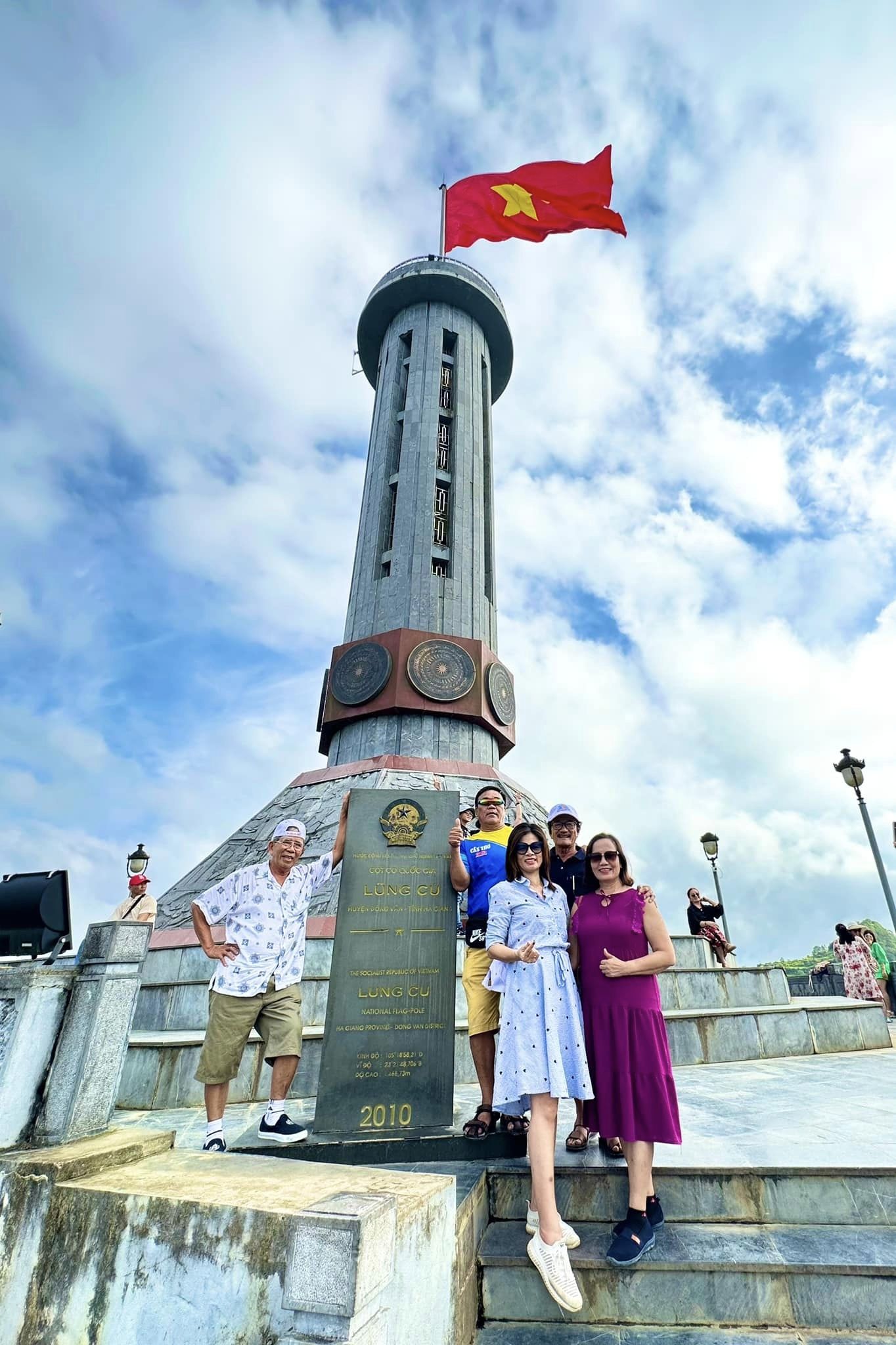 cot-co-lung-cu-dong-van