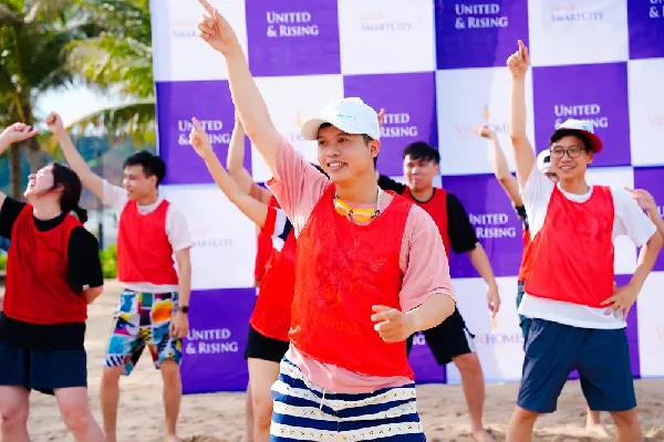 Viptrip tổ chức du lịch Hạ Long cho khối SmartCity - Vinhomes