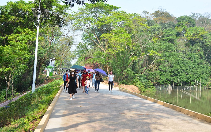 tham-quan-khu-di-tich-tan-trao