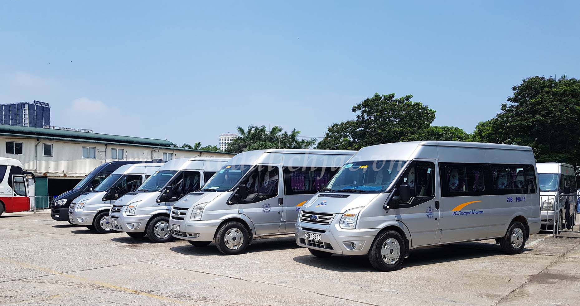 cho-thue-xe-16-cho-tai-ha-noi