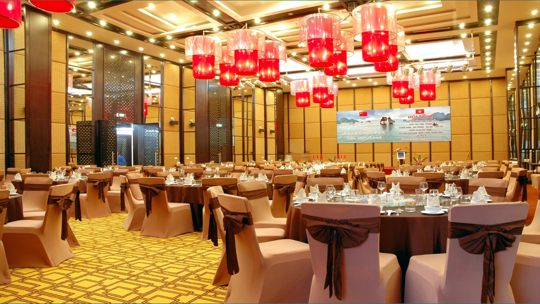 phong-hoi-nghi-hoi-thao-novotel-ha-long