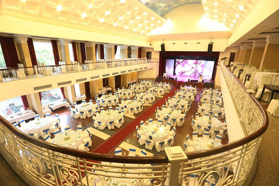 phong-hoi-nghi-song-hong-thu-do-resort