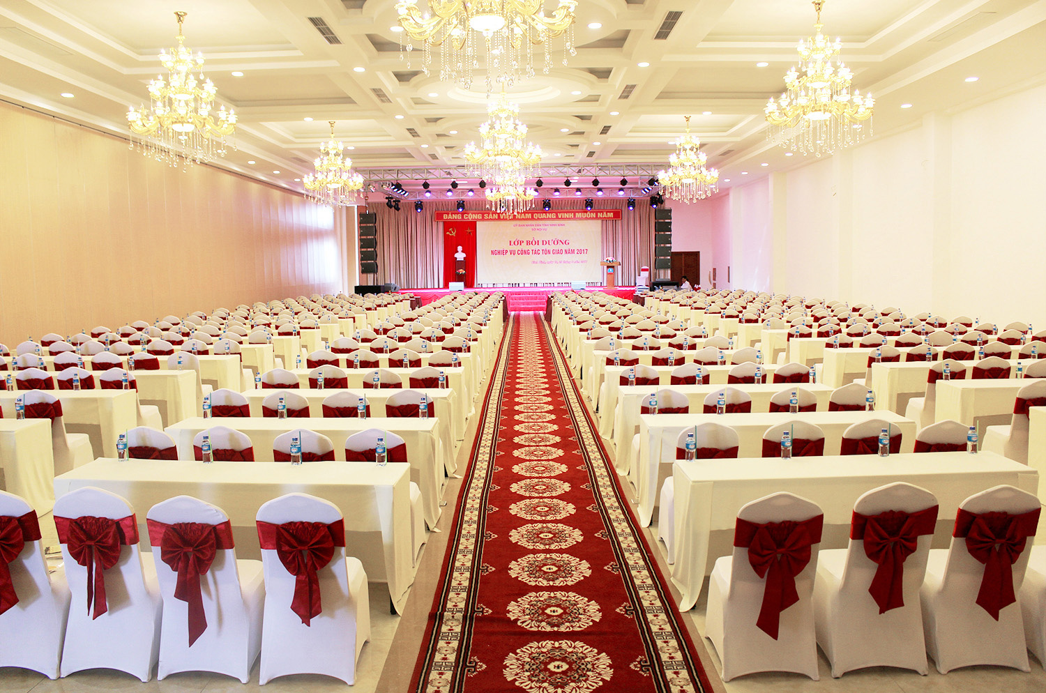 phong-hoi-thao-khach-san-hoang-son-ninh-binh