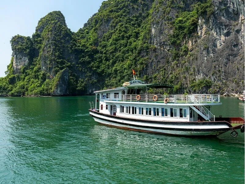 Cho thuê tàu thăm Vịnh Hạ Long