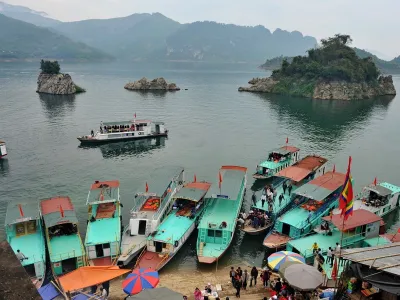 Cho thuê thuyền Thung Nai Thác Bờ