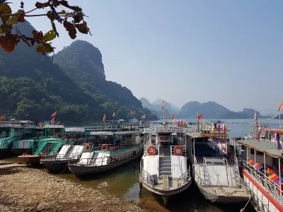 Cho thuê thuyền Thung Nai Thác Bờ