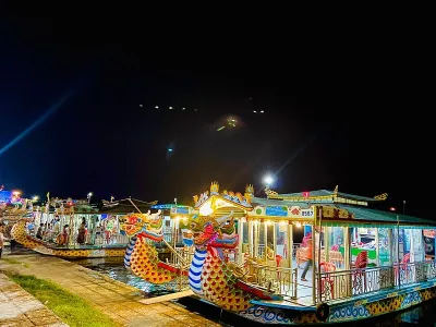 Cho thuê thuyền rồng sông Hương - Huế