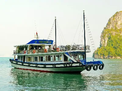 Cho thuê tàu thăm Vịnh Hạ Long