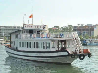 Cho thuê tàu thăm Vịnh Hạ Long