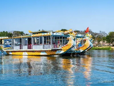 Cho thuê thuyền rồng sông Hương - Huế
