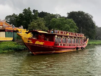 Cho thuê thuyền rồng sông Hương - Huế
