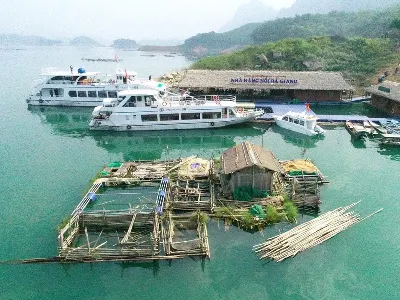 Cho thuê thuyền Thung Nai Thác Bờ