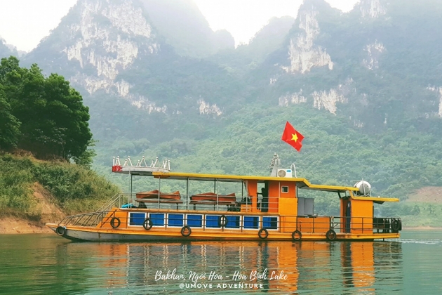 thuyen-tham-quan-ba-khan