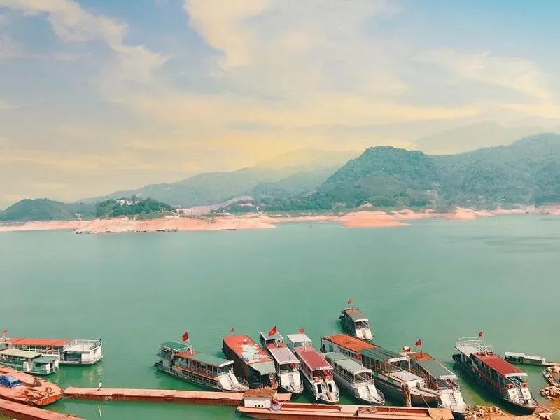 Cho thuê thuyền Thung Nai Thác Bờ