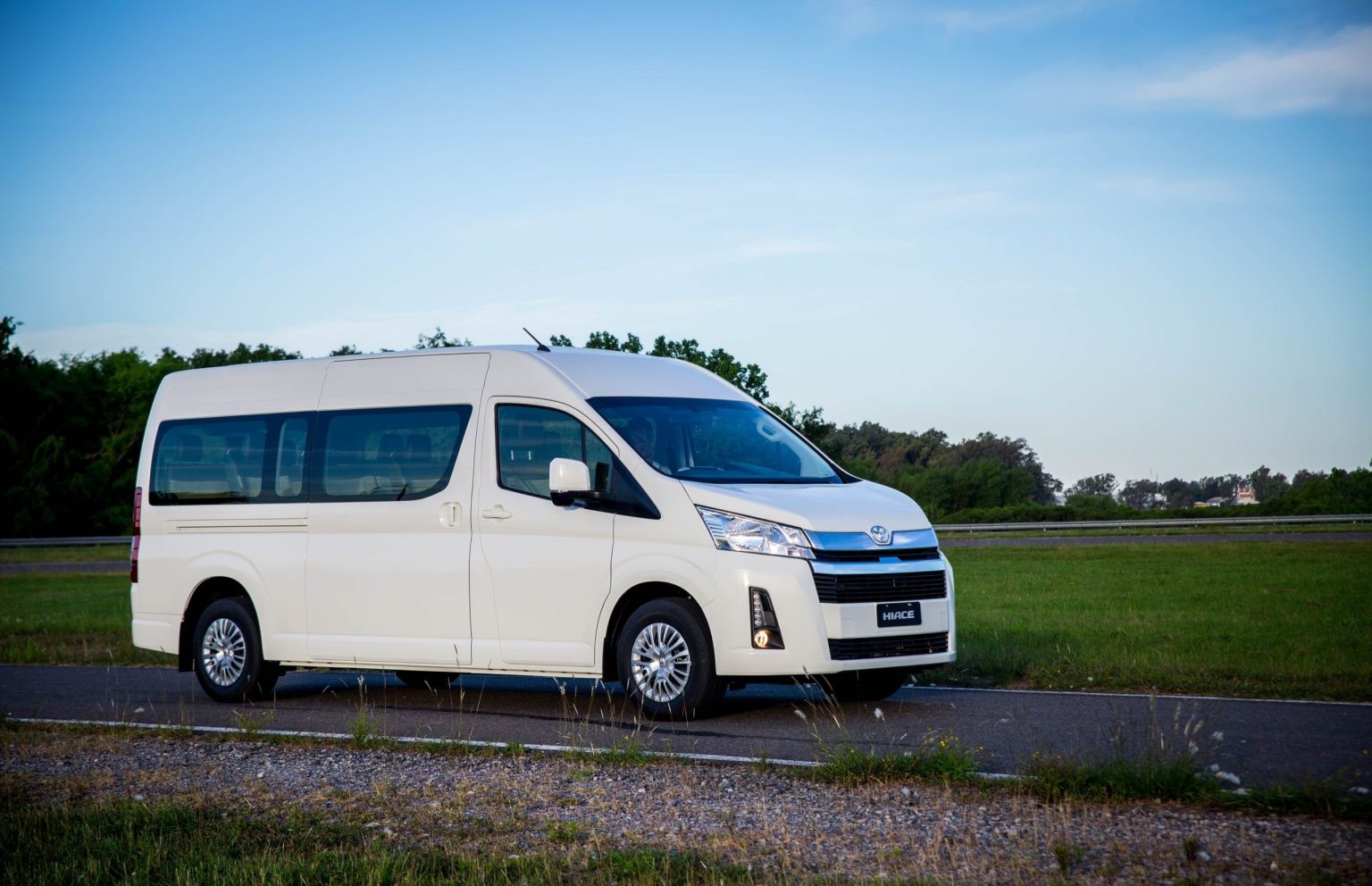 toyota-hiace-2021