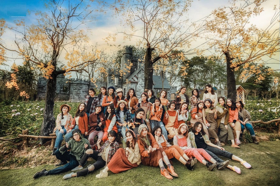 hoc-sinh-tham-quan-moc-chau