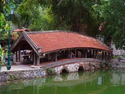 Du lịch lễ hội: Tour Chùa Thầy - Chùa Tây Phương 1 ngày