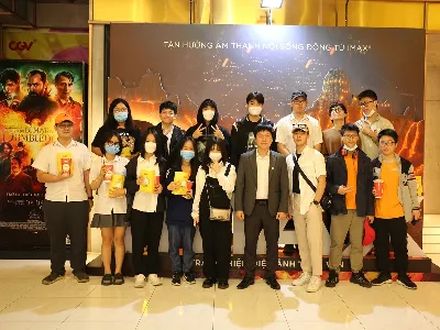 Tour học sinh đi xem phim (Tiểu học)