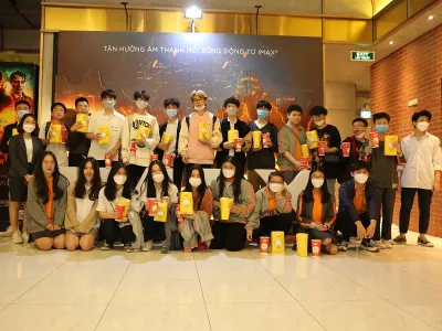 Tour học sinh đi xem phim (Tiểu học)