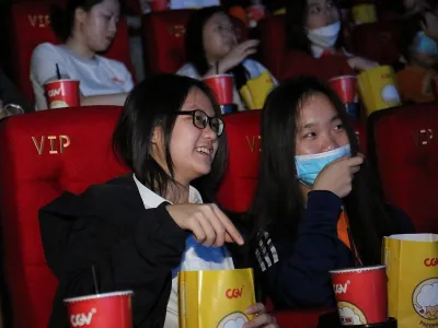 Tour học sinh đi xem phim (Tiểu học)