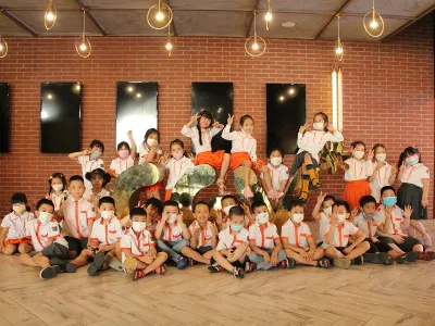 Tour học sinh đi xem phim (Tiểu học)