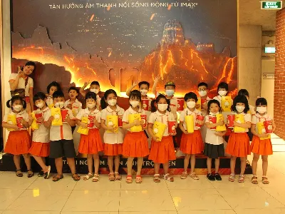 Tour học sinh đi xem phim (Tiểu học)