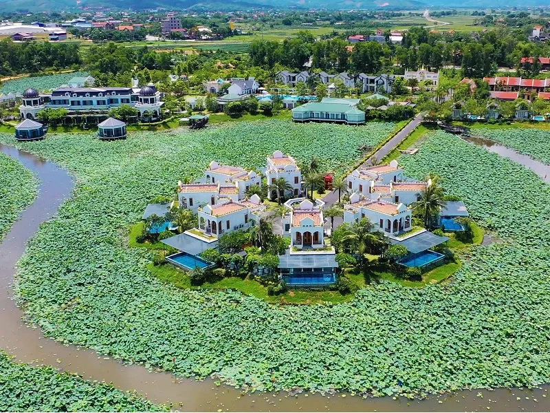 Du lịch cuối tuần: Tour Vườn Vua resort 1 ngày